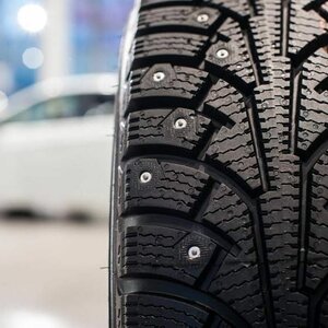 Van den Enghel Bandenservice image 2