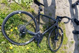 Fietser aangereden op Oosterdwarsweg in Wijdewormer