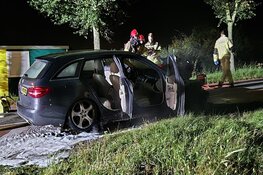 Hybride auto in brand in Wijdewormer