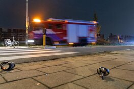 Auto crasht tegen boom in Wormer