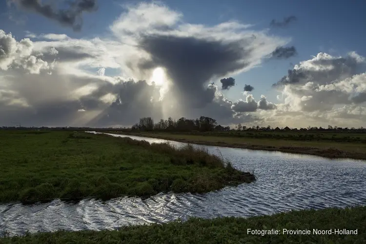 Provincie Noord-Holland koopt grond en manege in Engewormer
