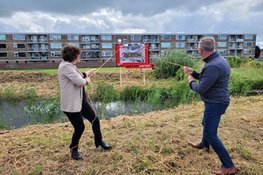 Bouwbord nieuwbouw Gele Lisstraat in Wormer onthuld