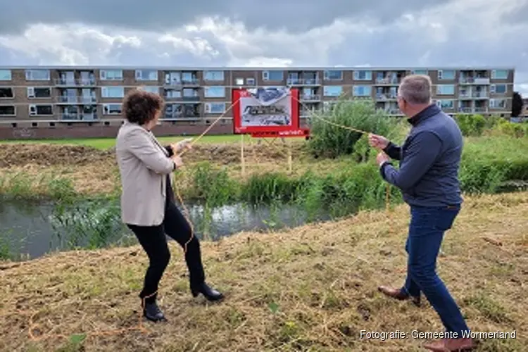 Bouwbord nieuwbouw Gele Lisstraat in Wormer onthuld