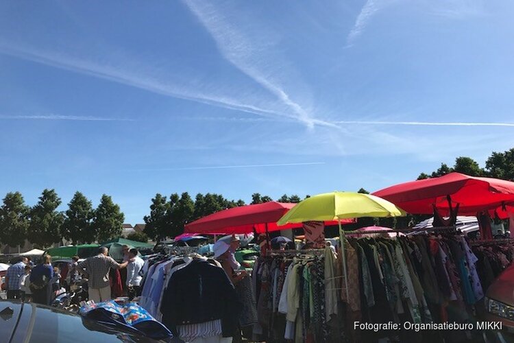 Gezellige start van het seizoen: Kofferbakmarkt in Wormer