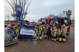 De brandweer wenst inwoners Veilige Feestdagen met kersthanger over 112 en het geen spoed-nummer