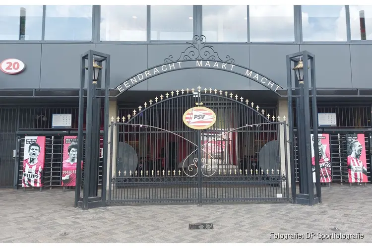 AZ schlemielig onderuit bij PSV