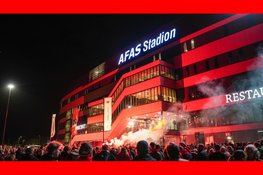 Duizenden supporters wachten spelersbus AZ op na bekerwinst