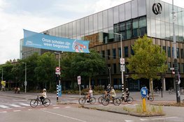 230 blauwe spandoeken markeren start schooljaar
