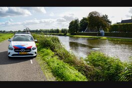 Auto belandt in ringvaart bij Wijdewormer