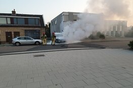 Bestelbus in brand in Wormer
