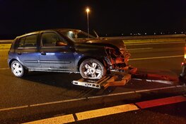 Auto ziet pijlwagen te laat