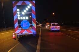 Auto ziet pijlwagen te laat