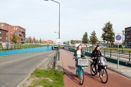 Jongeren krijgen les over afleiding in verkeer door mobieltje