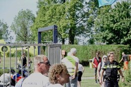 Vrouw uit zwembad in Wormer gered