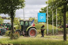Boerenprotest bij distributiecentra AH en Aldi