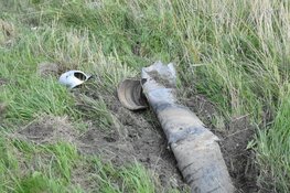 Automobilist crasht in de sloot, getuigen schieten te hulp