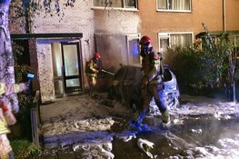 Auto in brand in Jisp: gevaarlijke situatie