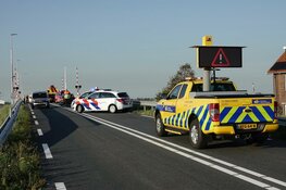 Botsing op brug N246: drie auto&#39;s total loss