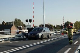 Botsing op brug N246: drie auto&#39;s total loss