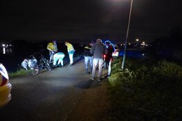 Bromfietsster te water in Westknollendam