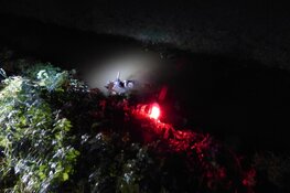 Bromfietsster te water in Westknollendam