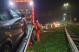 Ongeval op A7, auto tegen vangrail