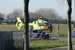 Fietser ernstig gewond na aanrijding met vrachtwagen in Wijdewormer