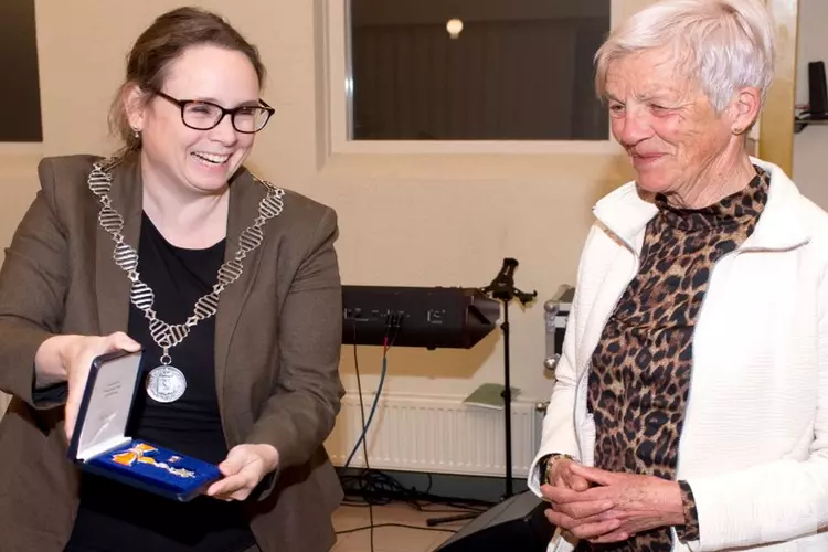 Koninklijke onderscheiding voor mevrouw T. Breman-Reitsma