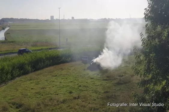 Boerenprotest: Brandende hooibalen langs A7 bij Wijdewormer