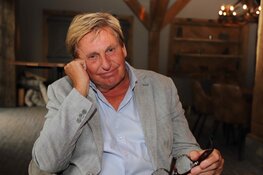 Een blik achter de tv-schermen. Henny Huisman in Theater de Kaasfabriek