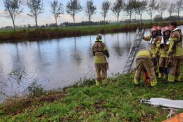 Auto in kanaal aangetroffen bij Wijdewormer