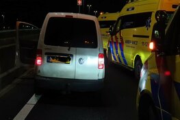 Aanrijding met drie auto's op A7, twee gewonden