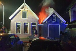 Grote brand legt bijgebouw in Wormer in de as