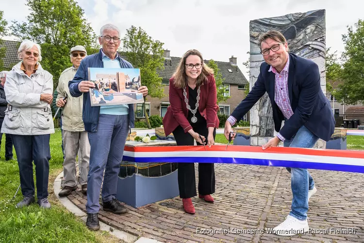 Officiële onthulling gerestaureerd kunstwerk Jan Houtmanhof in Wormer
