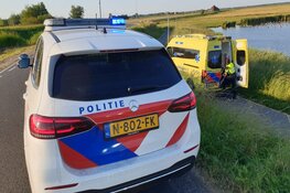 Fietser buiten bewustzijn na ongeluk op fietspad in Wormer