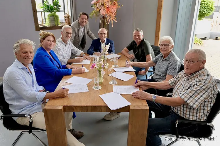 Intentieovereenkomst tussen ijs- & jeu de boulesvereniging Nova Zembla, T.C. Eendragt, L.T.C. De Poelstars, T.V. De Spatter en gemeente Wormerland ondertekend
